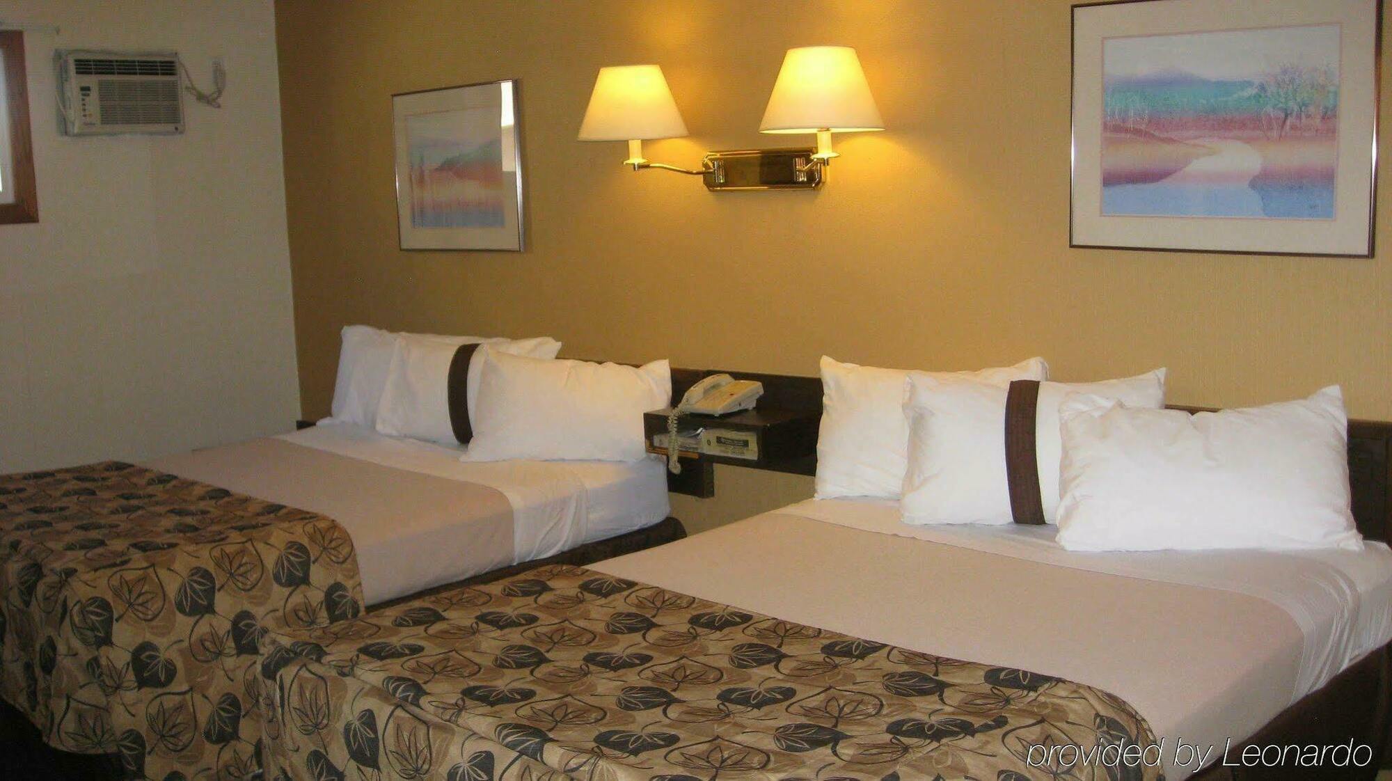 Canadas Best Value Inn YYC Oda fotoğraf